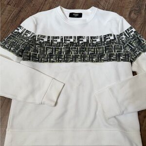 Fendi Men's Sweater in White with Gray Pattern